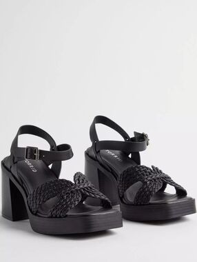Torrid Crisscross Platform Heel Sandal Slingback Square Toe Black Shoe Size 9WW